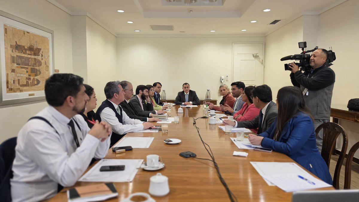 DiputadosDC's tweet photo. Bancada de Diputados y Diputada DC e independientes anunció que por UNANIMIDAD acordaron votar EN CONTRA la IDEA DE LEGISLAR del proyecto de Reconstrucción del gobierno.

@alvaroortizv @jorgediazxv @hectorbarria @CamanoDiputado @PinillaDiputado @castillogerli @aguantesanluis @DiputadoJavier
@PDC_Chile