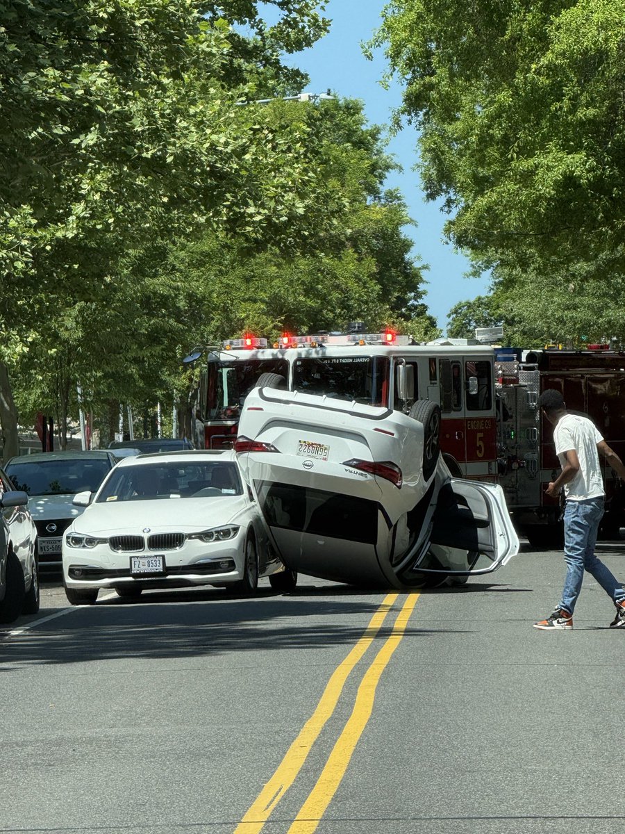 Acosta's tweet photo. This is what happens when it gets this hot in DC in May cc @WashProbs (near the Naval Observatory) https://t.co/rxm79fAGXq
