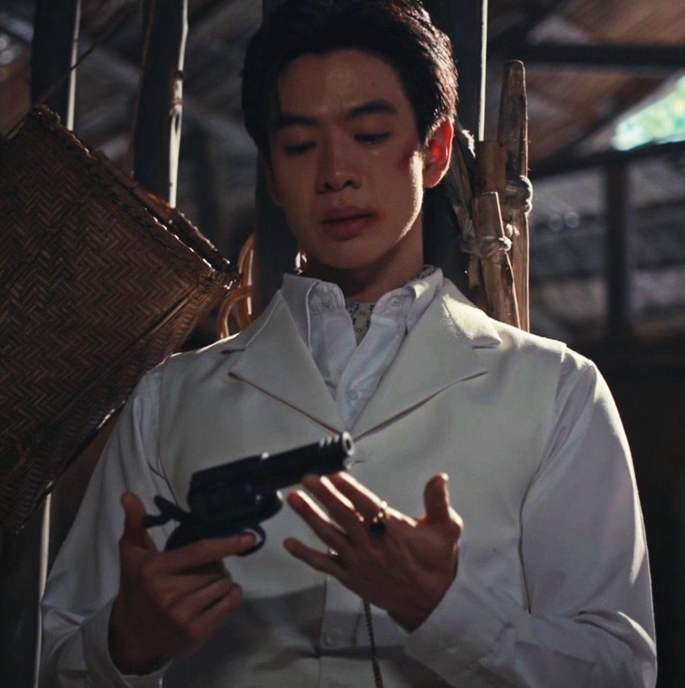 Apinfon's tweet photo. พฟ.เล่นดีมาก👏 แบบแหลกสลาย พังจนไม่เอาอะไรอีกแล้ว หันไปก็เหมือนไม่มีใครเลย ที่ผ่านมาต้องเก็บทุกปัญหาไว้ แบกรับทุกอย่างคนเดียว แม้จะเเสดงออกก้าวร้าว รุนแรงที่ไม่สมควร แต่ลึกๆข้างในเชื่อว่าก็คงบอบช้ำและเจ็บปวดมากๆเช่นกัน #สกุณาซ่อนรักตอนจบ https://t.co/b9eomm93zH