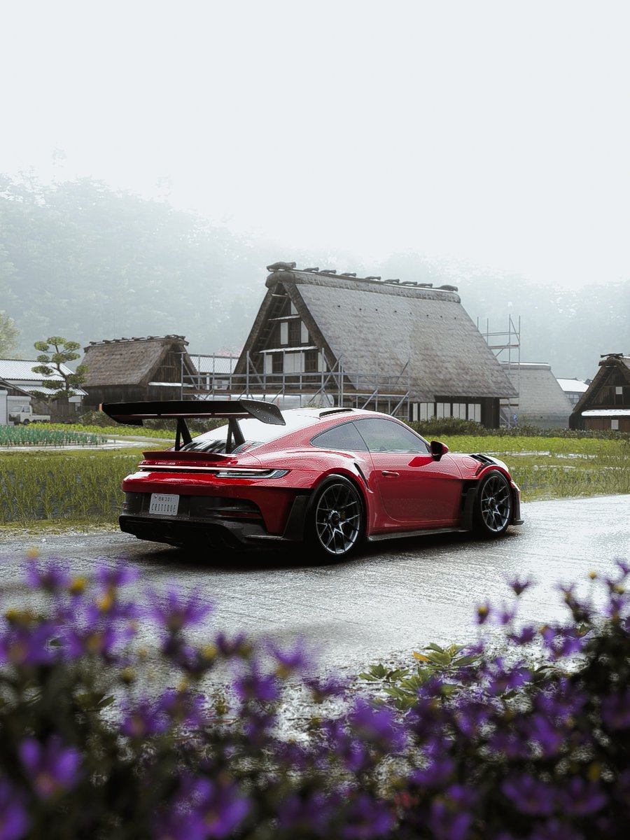 Critique tweet media