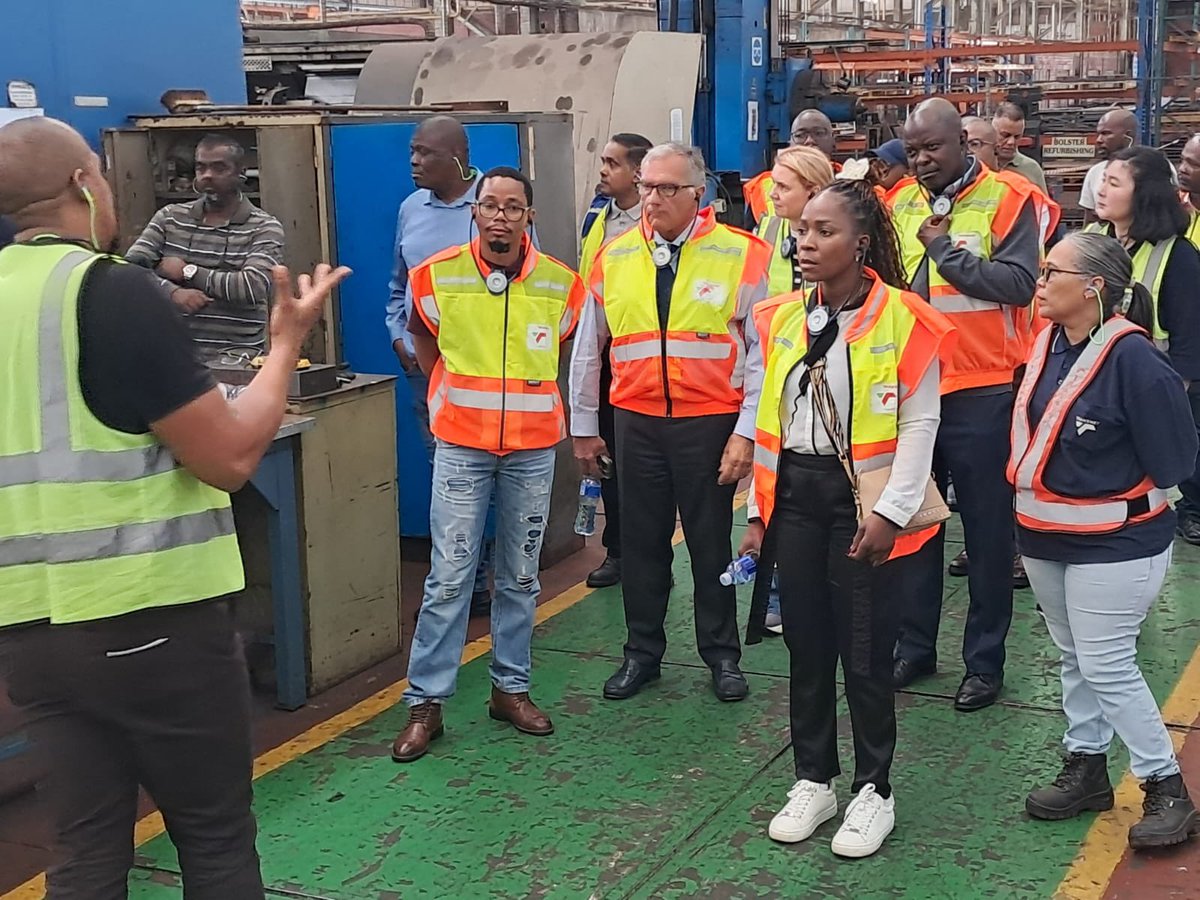 TE_Transnet's tweet photo. The @dotransport, National Treasury and World Bank delegates visited our Durban Plant today. https://t.co/KbnfhVAYLc