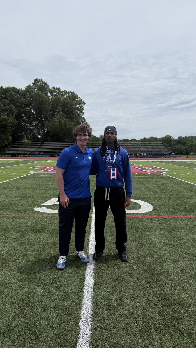 Kahari_12's tweet photo. Had a amazing time down at @HanoverFTBL thank you @DLCoach_Danford and @DanielBudwah  for the invite, can’t wait to be back on campus @deeyoc_ @FBCoachThompson @CoachBakerNH https://t.co/4uTcCXSzlL