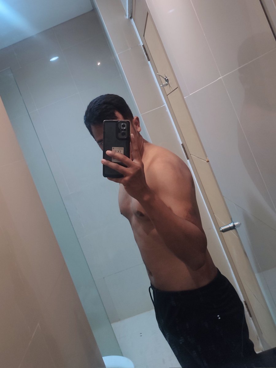 azyeafar's tweet photo. Workout satu setengah tahun yang berkembang cuma tete doang. Beratt 😭 https://t.co/PepAl8o559
