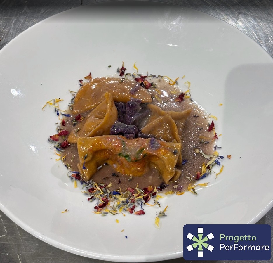 PPerFormare's tweet photo. Colori, profumi e tanta creatività in cucina 🍝✨
Alcuni primi piatti realizzati durante la 4° Edizione del Corso di Cucina a Matera 📸👨‍🍳👩‍🍳

Paste fresche, abbinamenti originali e sapori avvolgenti che raccontano tutta la passione e la tecnica messe in pratica durante il corso ❤️ https://t.co/eugsrWcj3u