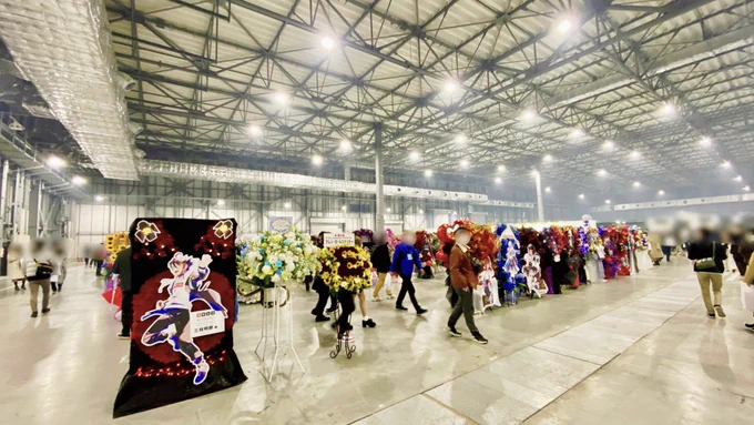 2021年ですか 懐かしいですね フェスというか前夜祭しか現地がなかったし、見るものもちょっとだけ(フラスタ類とちょっとパネルや展示があるくらい)だったやつ