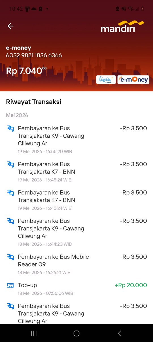 tolongindongg's tweet photo. PANTESAN SALDO EMONEY GUA ABIS MULU. NGETAP KARTU DI GATE BISA BISANYA KEPOTONG  3-5 KALI! 

Tolong jelasin kenapa, atau BALIKIN SALDO GUE MIN @PT_Transjakarta https://t.co/uHkH6ZRW5z