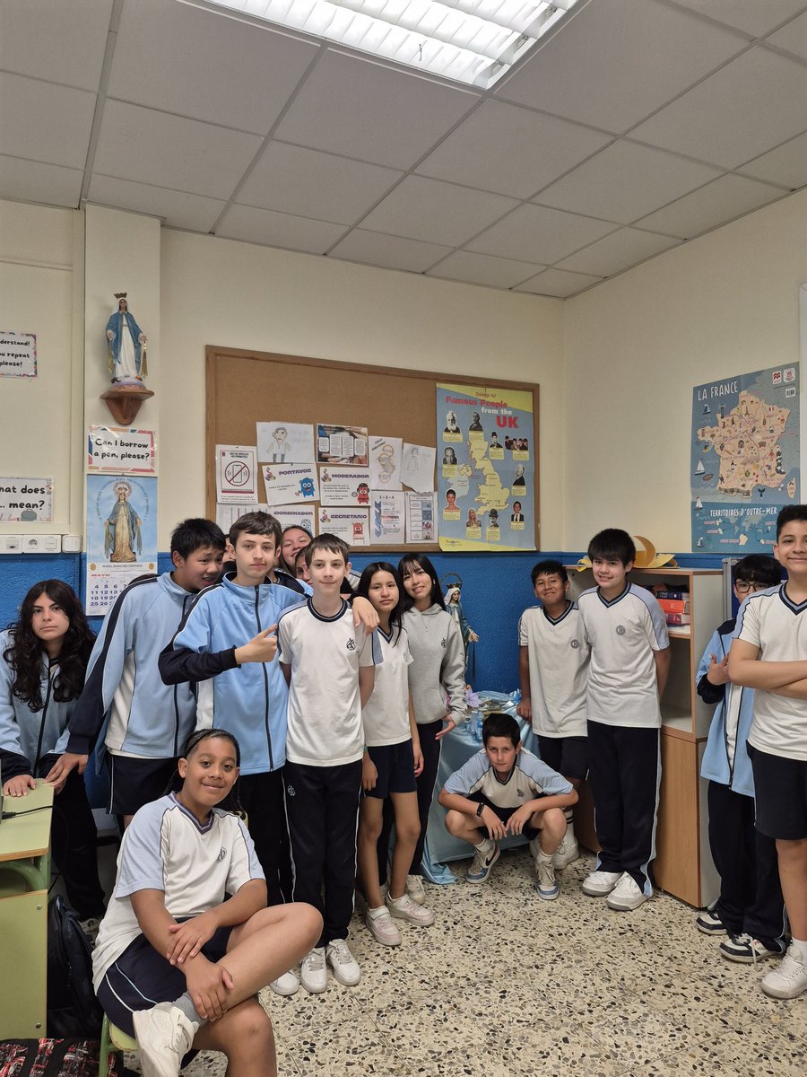 StaMMicaela's tweet photo. ✨ Con gran alegría e ilusión, los alumnos de 6.º de Primaria hacen el relevo de la Virgen Peregrina.
🏫 Hoy, la imagen llega oficialmente a las aulas de 1.º de la ESO para acompañarles en esta nueva etapa.
🙏 Un momento especial.
#colegioshhcc
#educaciónvicenciana https://t.co/jtp2mmiNWW