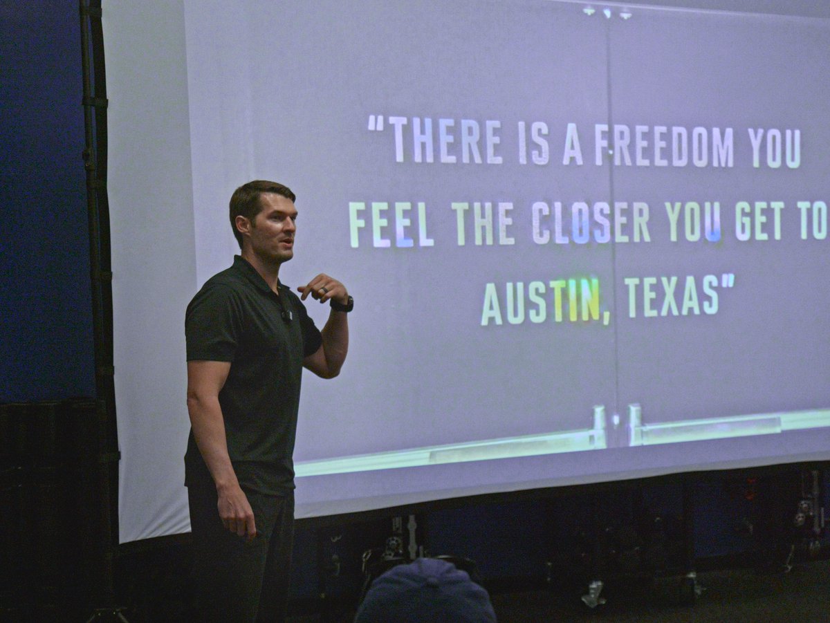 1080motion's tweet photo. The 4 presentations from Saturday

-Todd Tuetken of the New York Mets on vertical integration for speed development across an entire organization
-Jan Seiler on what eccentric training actually does and creative applications
-Ben Prentiss on developing the "inside leg"
-Zach Mathers on Alabama Football Sport Science