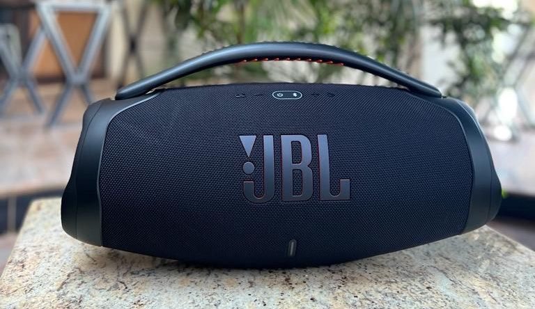 F3LO_G's tweet photo. How old were you when you found out the meaning of JBL is James Bullough Lansing? Its actually the name of the Founder, “James Bullough Lansing.” https://t.co/lFGIBjudSZ