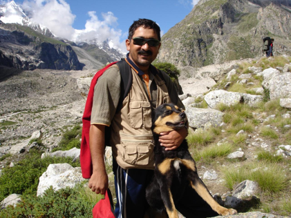 PamposhWarrior's tweet photo. 2003: Rare and remarkable — commanded parallel assaults on Sri Kailash like moving two pincers. Army AD + 6/5 GR(FF). Both the Regts bet on his skills like family betting on blood. Both teams stabbed the frozen, furious summit that stood like a white fortress. 9/14 https://t.co/UjcDP5zfbC