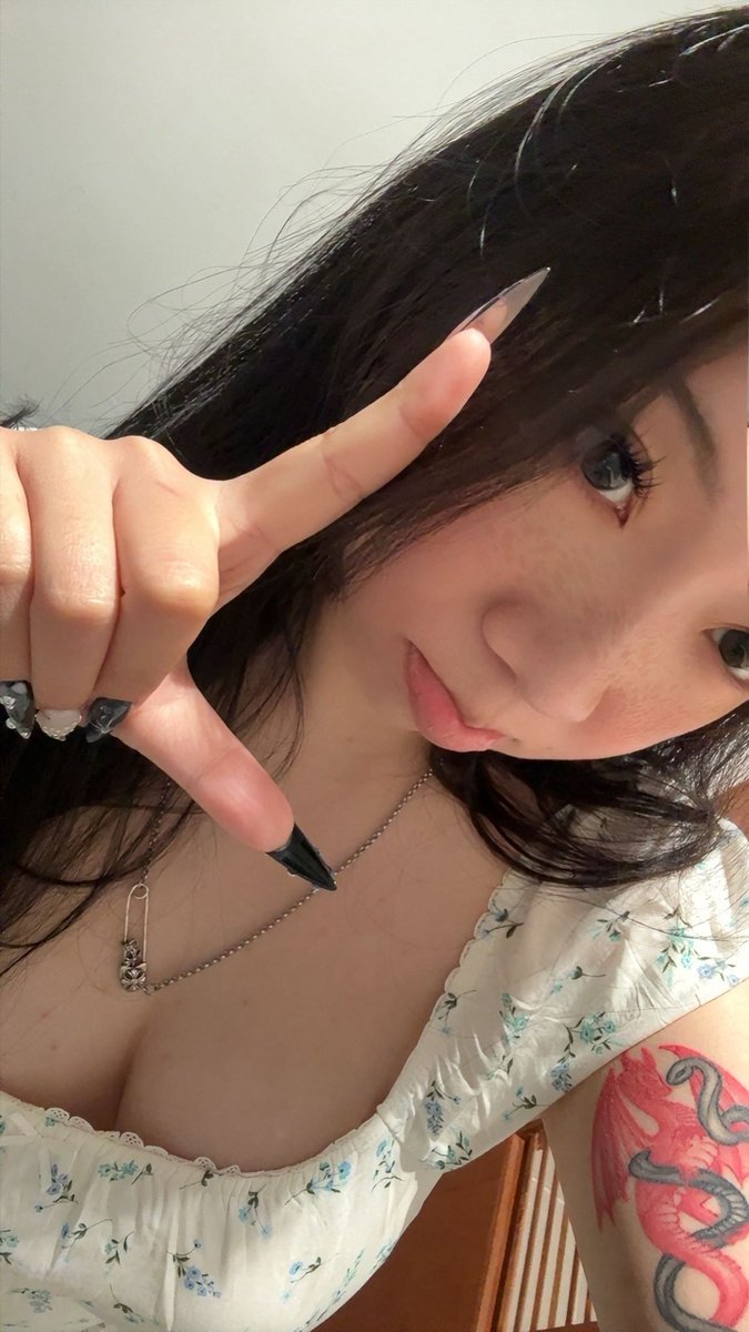Christy ᰔᩚ tweet media