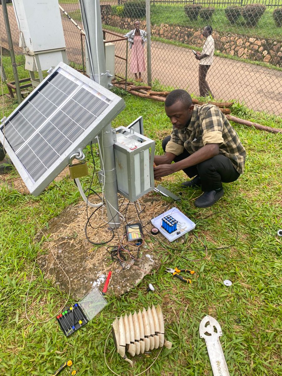 IoTraLab's tweet photo. We’ve successfully deployed a more Robust &amp; Hi-Tech Automatic Weather Station (AWS) at @Makerere. 
T
It enhances real-time weather monitoring, IoT-based data collection, climate research to support agriculture &amp; disaster preparedness. 🇺🇬 🌍📡

#SmartConnections 
#IoTraLab https://t.co/0aUERDcxCr