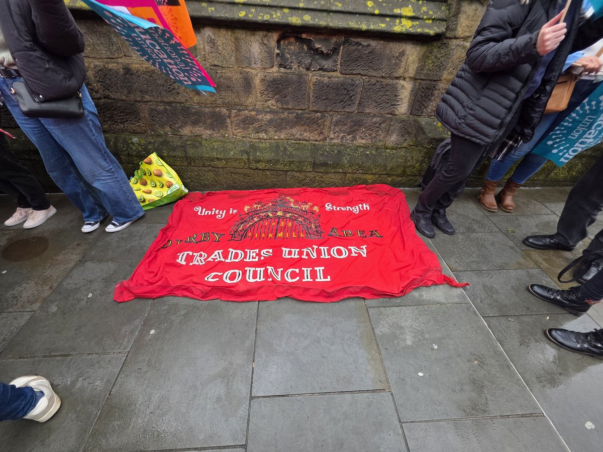 AnneMarieToal2's tweet photo. ✊️DATUC standing in solidarity with the National Education Union and UNISON in Nottingham today.
Protect education. Protect jobs. Save our schools.
Solidarity forever
#DATUC #NEU #UNISON #SaveOurSchools #Solidarity https://t.co/AabwCl2y1f