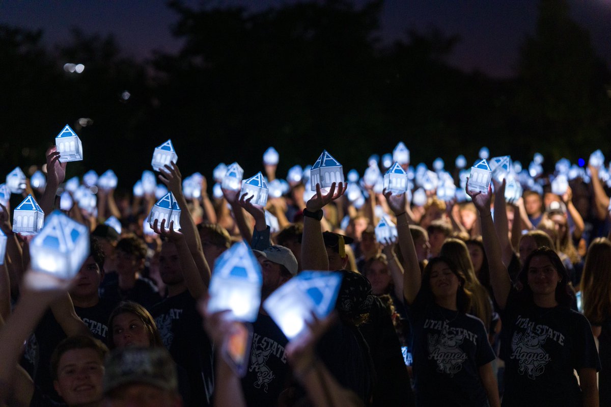 USUGymnastics's tweet photo. #𝟐𝟕… Experience 𝑳𝒖𝒎𝒊𝒏𝒂𝒓𝒚 

Luminary is a welcoming event for incoming freshmen. It involves a reverse procession from the Spectrum to the Quad, where students light the “A” blue, symbolizing the start of their Aggie journey. The event celebrates their future! https://t.co/02MHiN9IKx