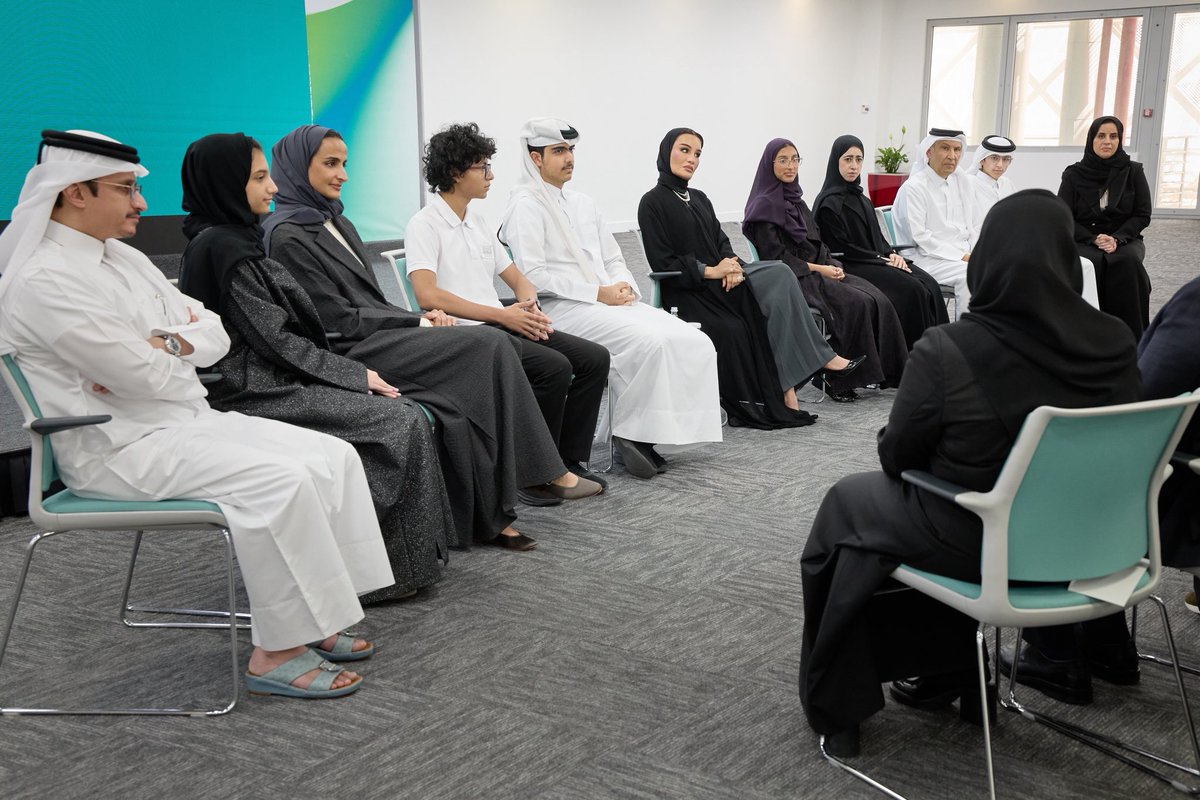 mozabintnasser's tweet photo. تبدأ ثقافة الابتكار في مؤسسة قطر من داخل الصفوف الدراسية، حيث توفر مدارس المؤسسة بيئة تعليمية تطبيقية تنمّي التفكير النقدي وتشجع الإبداع. وفي معرض مدارس مؤسسة قطر الذي استضافته واحة قطر للعلوم والتكنولوجيا، شهدتُ اليوم مشاريع مبتكرة تعكس قدرات واعدة لجيل يقود المستقبل بالمعرفة والابتكار.