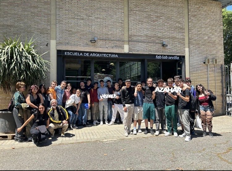 IESAzahar's tweet photo. ¡Cómo disfrutaron nuestros alumnos y alumnas de 1º de Bachillerato junto a su profesorado TIC en el @fablabsevilla de la Escuela de Arquitectura  de la @unisevilla !  Gracias por la experiencia compartida con nuestros compañeros y compañeras del @IESHispalis https://t.co/hQ7KeFiUVA