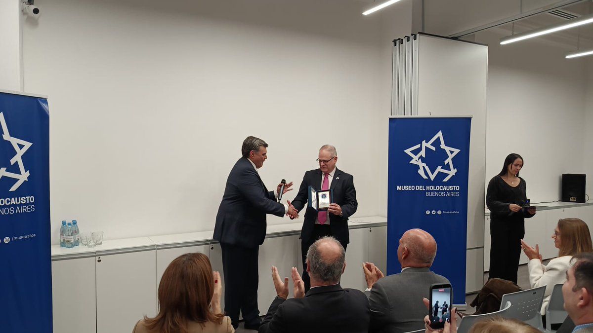 museoshoa's tweet photo. La Asociación de Fiscales y Funcionarios del Ministerio Público Fiscal de la Nación (AFFUN) realizó en el Museo del Holocausto de Buenos Aires un homenaje al embajador israelí Eyal Sela, próximo a finalizar su misión diplomática en nuestro país. https://t.co/nVjIxf7C91