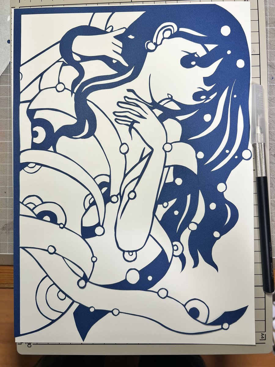 本日の切り絵
同じ下書きからカッティングとドローイング 