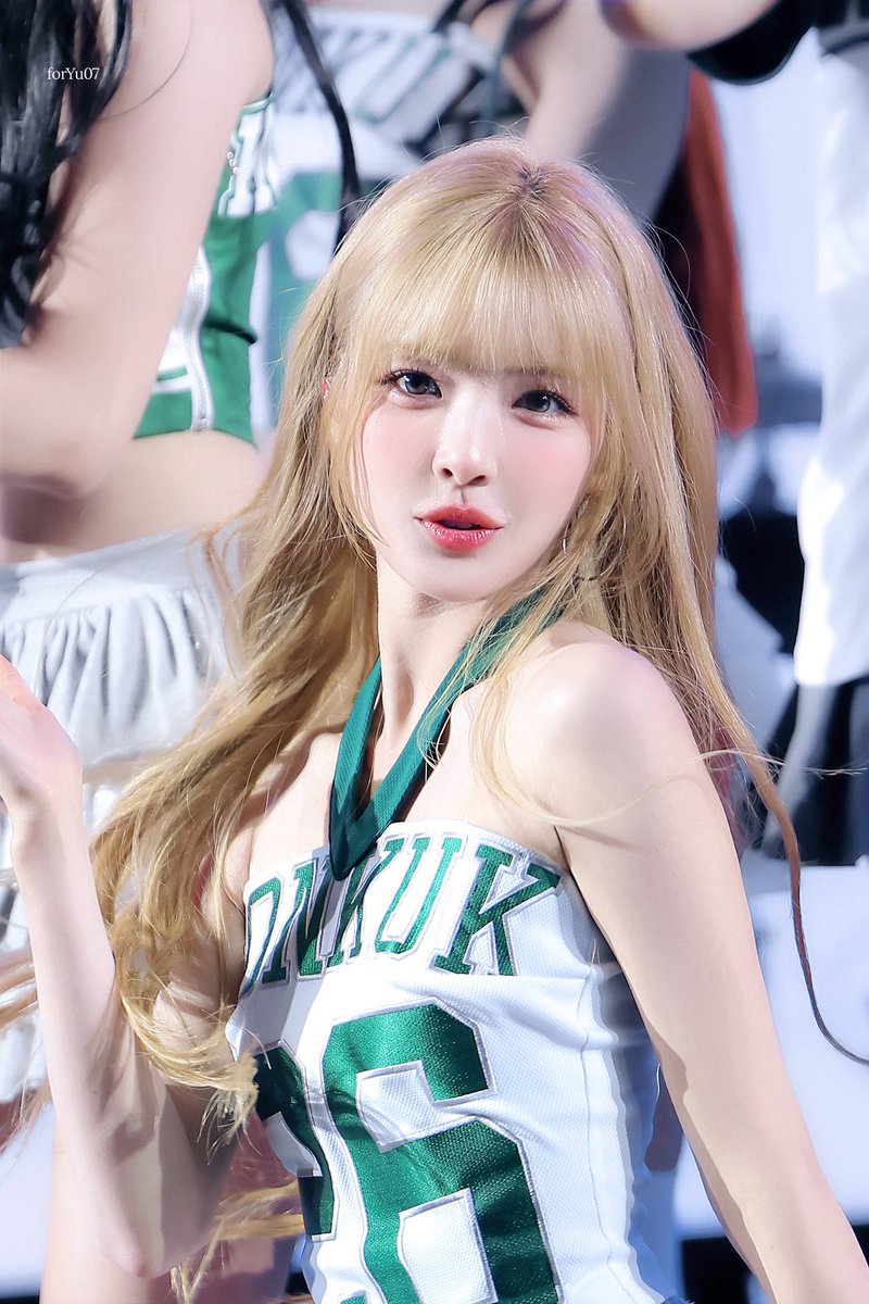 elle ₍ᐢ. .ᐢ₎🍓 tweet media