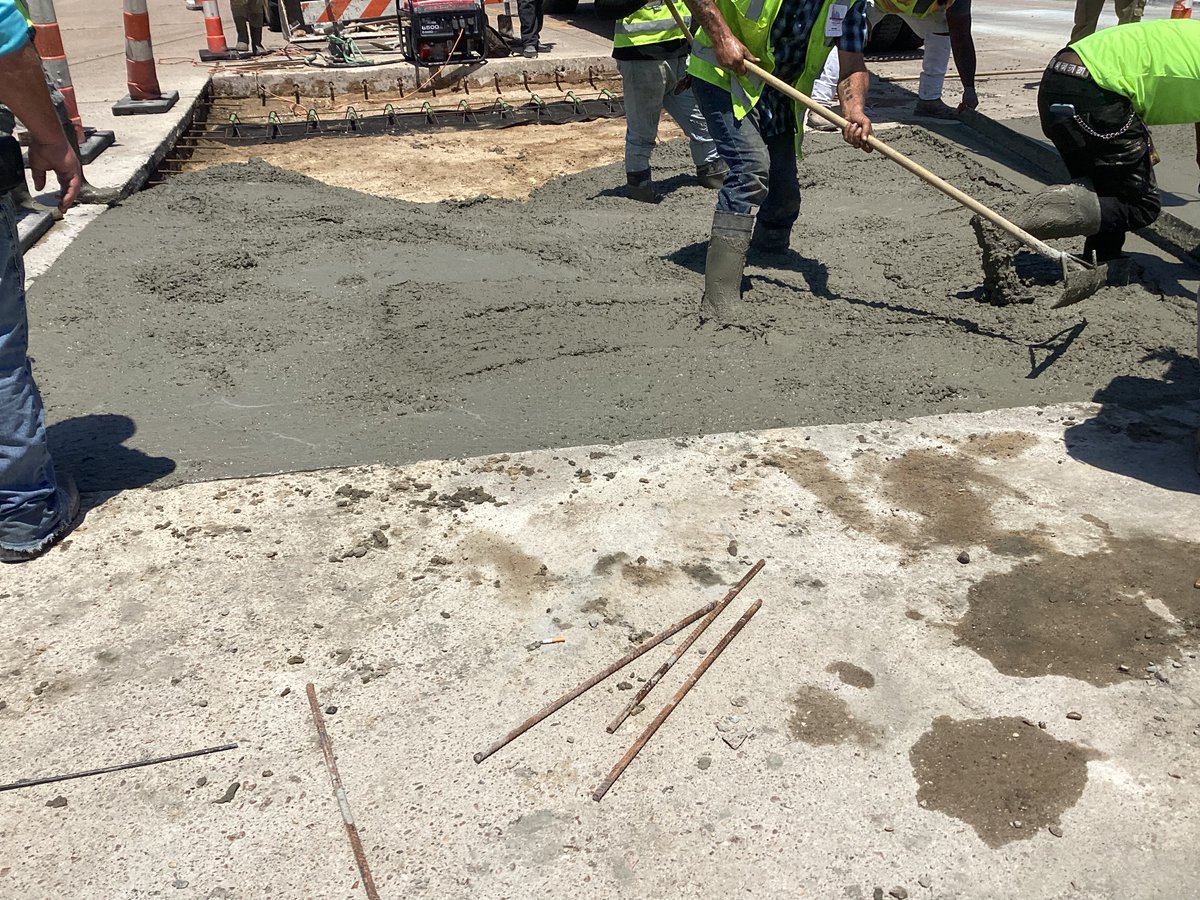 La_DOTD's tweet photo. Work continues to progress on a $9.8 million project to provide concrete pavement repairs and asphalt paving on sections of US 165 and LA 15 south of I-20 in Monroe. This project also includes improvements to pedestrian facilities on LA 15 such as crosswalks and signals. https://t.co/GjT7Rl6poH