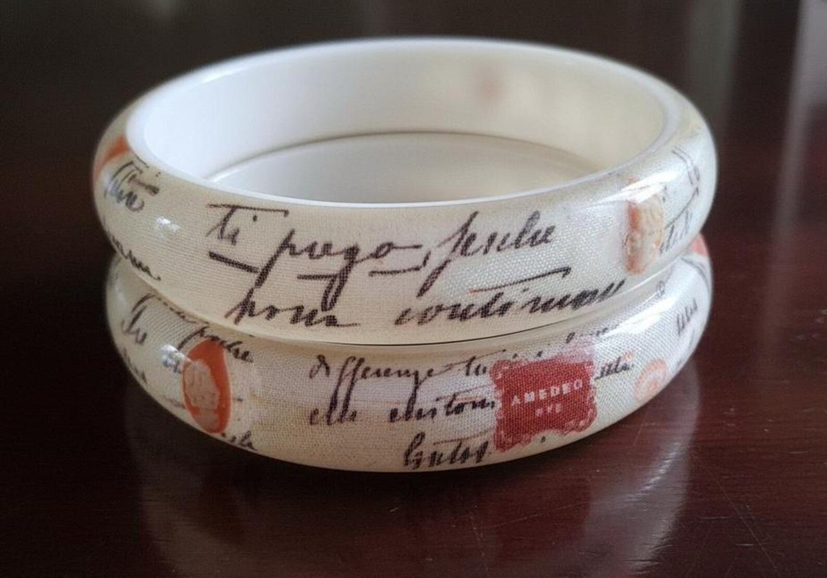 renaissancefai's tweet photo. Amedeo NYC Lettera D’Amore Lucite Bangles, Italian Love Letter Bracelets, Cameo Resin Pair
https://t.co/51Nzgv2JSa?
#vintagebangles #AmedeoNYC #Italian #bracelet #Lucite #resin #LettersDAmore #script #cameo #stacking #collectible #pairofbangles #bangles https://t.co/cwhkokohXy