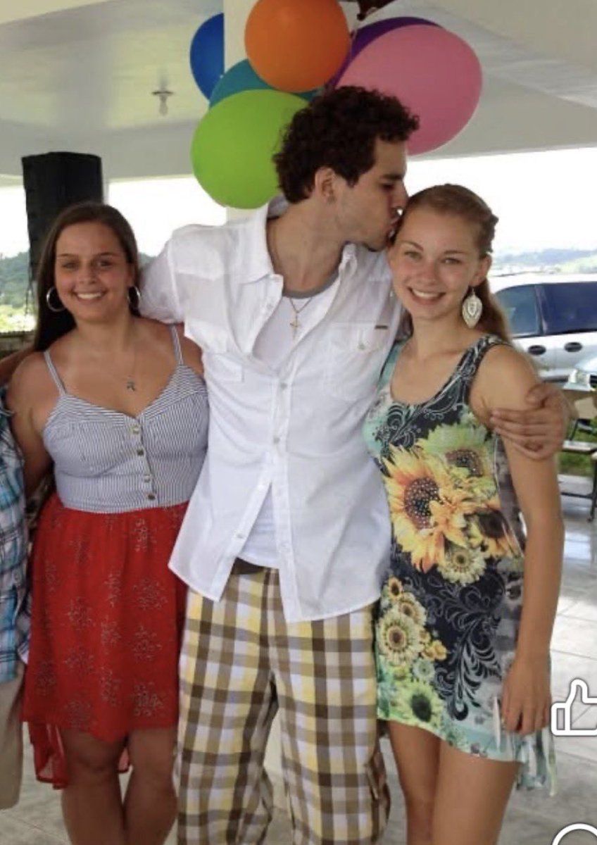 King_Stackkz's tweet photo. My cousin (right) Sidney was found hanging in her house. Beautiful person with her life in front of her. This pic is 10years old now. Suicide is just never the answer. RIP Sydney. Hope you find peace ❤️ https://t.co/FPtGcTBBiM