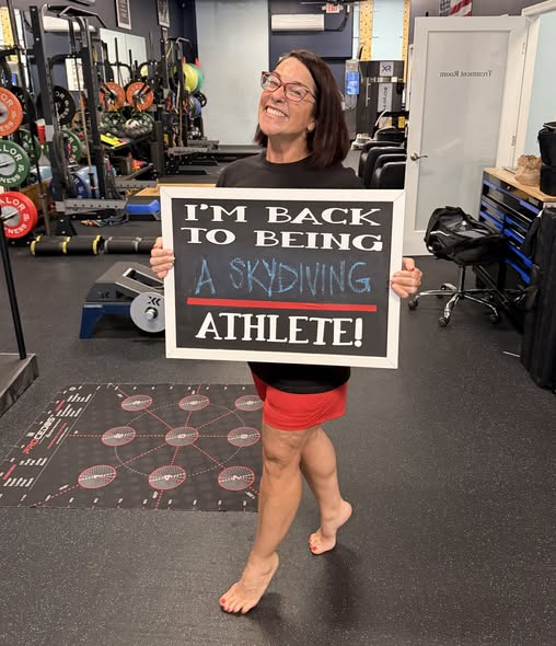 ImprovedMotions's tweet photo. Congrats to Kim! Graduated PT one month after knee surgery! Back to skydiving! https://t.co/BtBabjvAwM