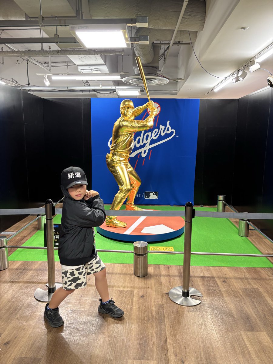 moribe8aya's tweet photo. 金の大谷さんと撮影出来ました⚾️ https://t.co/V12ZOwY8n3
