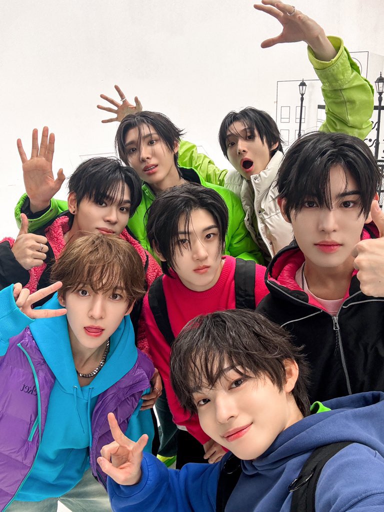 amaru_kickflip's tweet photo. It’s been 500 days since KickFlip was revealed❤️

#Kickflip #킥플립 https://t.co/W8PuOow27d