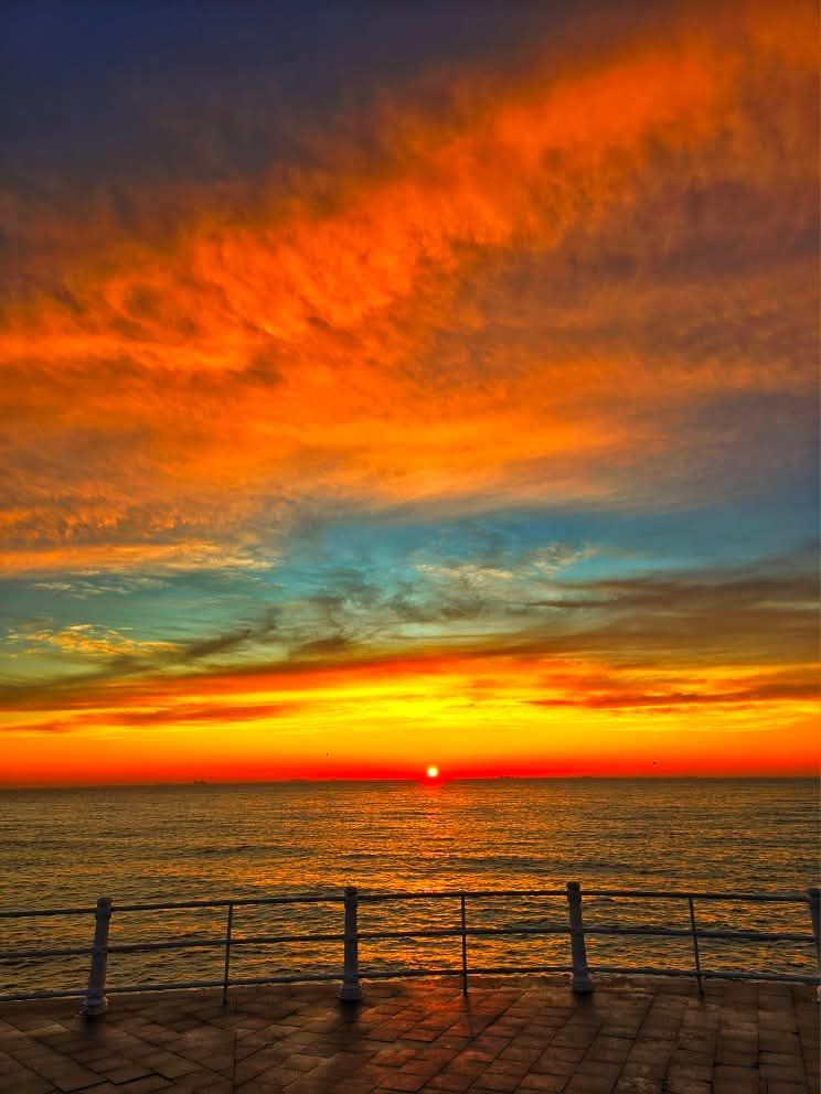 angelicaio81153's tweet photo. A Black Sea rainbow sunset - where the fiery , often moody horizon blends with the calming , often furious vast sea - is a powerful natural spectacle ๐๐๐
Rainbow Sunset Over The Black Sea , Constanta Romania
#atistic #seascape #photography https://t.co/WrHzc3Tf3s