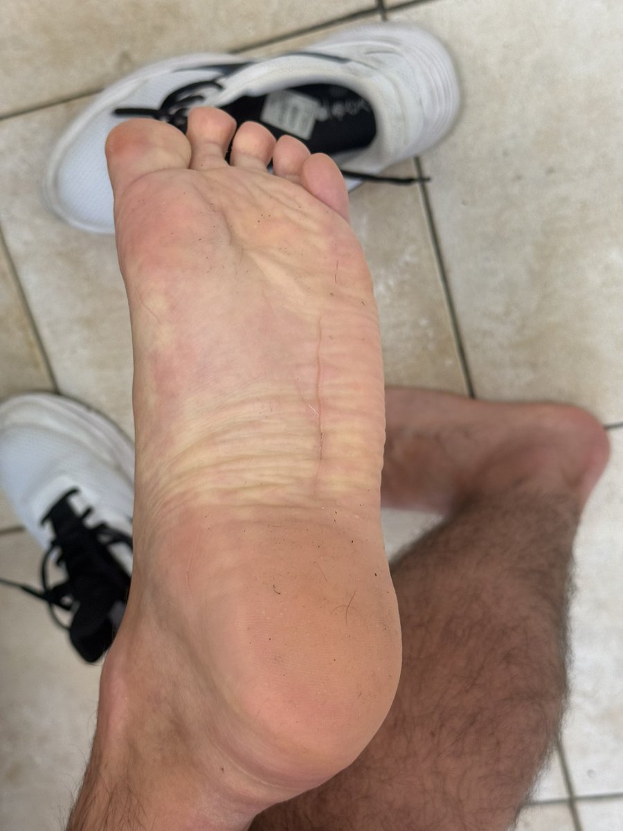 Sir90X's tweet photo. 10km run. Dirty, sweaty, worn-out feet…just the way you like them 😈🦶

If you want to see more… https://t.co/7tFz4t3lgJ

#feet #feetfetish #sweatyfeet #stinkyfeet #feetworship #masterfeet #stinkysoks @fmastersbr @RT4Kings https://t.co/hQp4Hd1Ir9