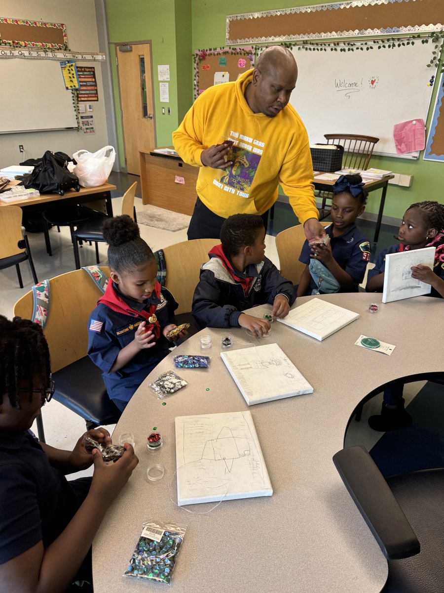 FlagboyGiz's tweet photo. Last night the kids in my after school beading class showed off their work… and performed ❤️ https://t.co/CqpML9o084
