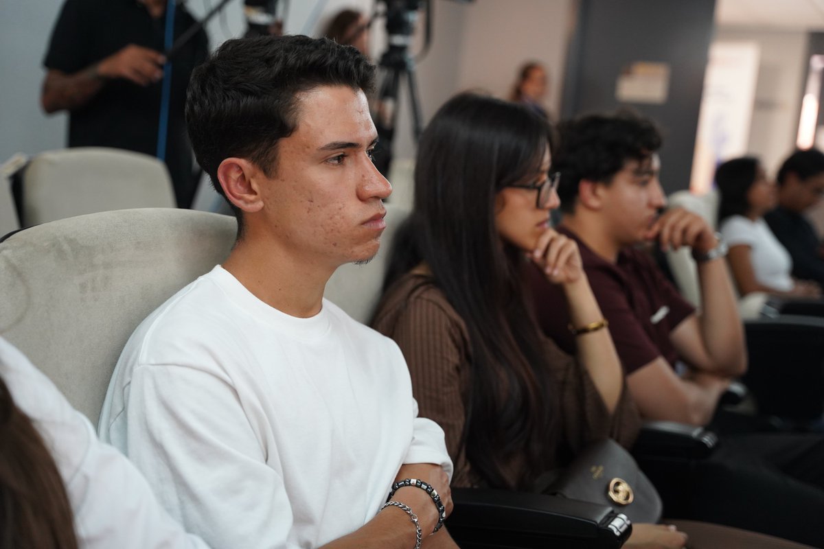 Murdiario's tweet photo. @Miguel_LAbad @croemurcia @GGlobalParis @UMU @UPCToficial @UCAM @PwC_Spain @GrupoHuertas @coiirm @ENAEbusiness @camaramurcia @PedroJ_Cuestas @ManuelPonceSan1 @jacello @EconomicasUMU @gwandosell @kessler_mathieu @MmateosM 🔵#CEOUniversity
(más información en https://t.co/ucKZTyjiYj)

@Miguel_LAbad @croemurcia @GGlobalParis @UMU @EconomicasUMU @PedroJ_Cuestas @UPCToficial @empresaupct @kessler_mathieu @UCAM @gwandosell @PwC_Spain @jacello @GrupoHuertas @coiirm @ENAEbusiness @camaramurcia @MmateosM https://t.co/JjnRe9MFxJ