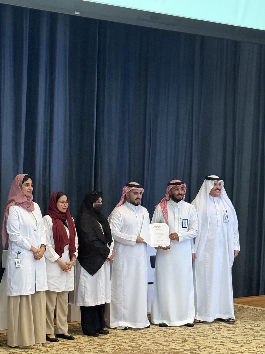 BxCq7's tweet photo. الحمدلله دائمًا وأبدًا  فخور جدًا بتكريمي ضمن قائمة العميد الشرفية في كلية العلوم الطبية التطبيقية بجامعة الملك سعود بن عبدالعزيز للعلوم الصحية لعام 2024-2025 https://t.co/iEiMExyByx