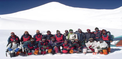 PamposhWarrior's tweet photo. Chaukhamba 2005: Terrible triumph. 18 roared to the top like lions tasting first blood. Then avalanche devoured 6, roped as one, hurled 3000m like dolls from a giant’s hand. Victorious void scars him still, deep as a crevasse. Searching, ceaseless searching for five years. 10/14 https://t.co/L39WYd34lQ