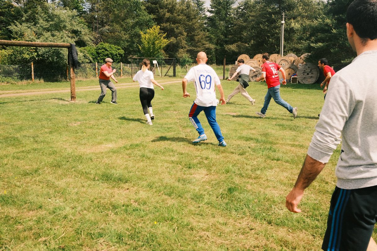 Reconquete_off's tweet photo. 🏕️ Ce week-end, notre mouvement de jeunesse, @GenZemmour, se réunissait dans le Loiret pour leur week-end de cohésion annuel.

L’occasion pour les jeunes présents de se former, d’apprendre à mieux se connaître et de préparer nos combats de demain.

Merci à @ZemmourEric, @knafo_sarah et tous les intervenants d’avoir été à leurs côtés.