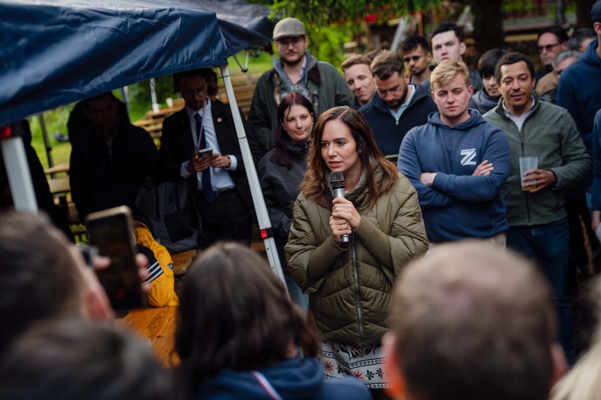 Reconquete_off's tweet photo. 🏕️ Ce week-end, notre mouvement de jeunesse, @GenZemmour, se réunissait dans le Loiret pour leur week-end de cohésion annuel.

L’occasion pour les jeunes présents de se former, d’apprendre à mieux se connaître et de préparer nos combats de demain.

Merci à @ZemmourEric, @knafo_sarah et tous les intervenants d’avoir été à leurs côtés.