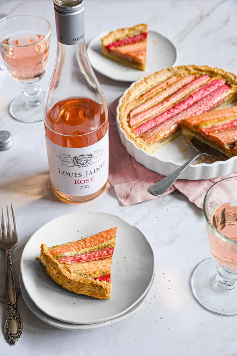 LoveJadot's tweet photo. You have approximately 3 weeks, maybe less, to make everything rhubarb. The window is short, this French tart is simple, and the Louis Jadot Rosé is already chilled. Go. 🩷 https://t.co/BahcHB74A1