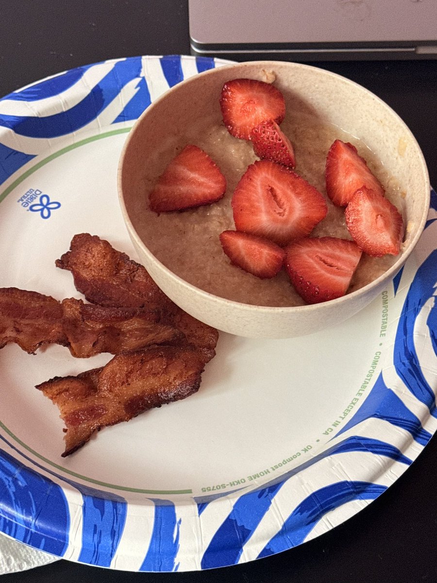 queenlori219's tweet photo. My Breakfast❤️❤️❤️❤️ https://t.co/DqXB76YJj7
