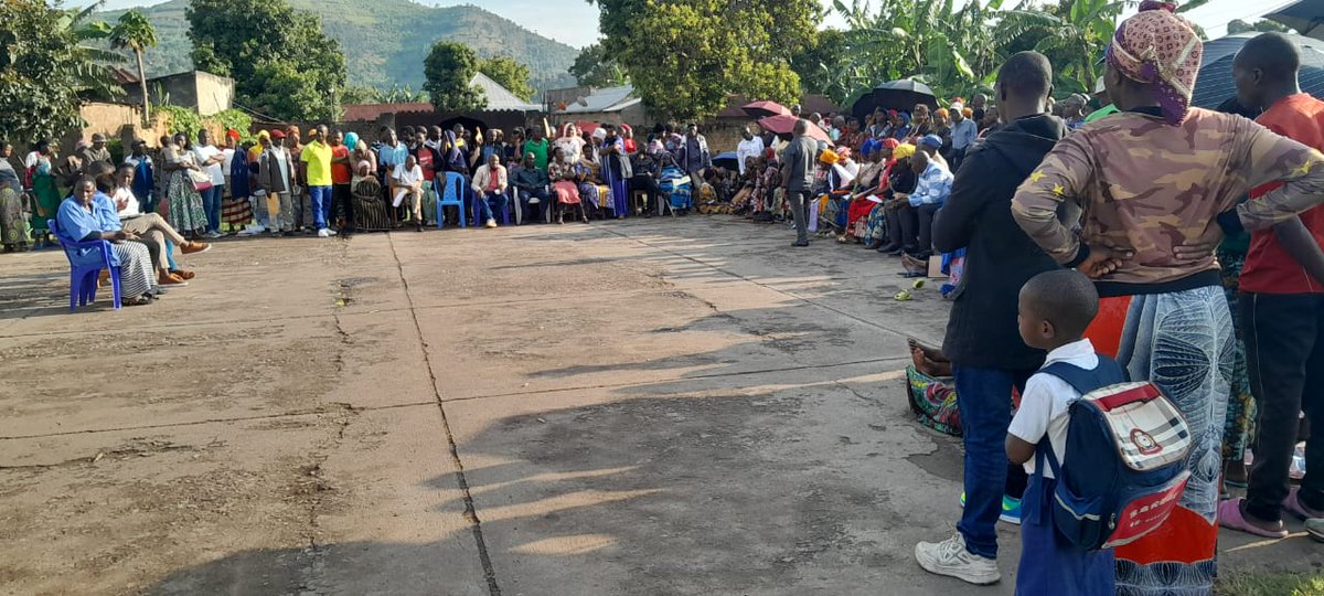 RubavuCNF's tweet photo. Mutimawurugo mu Karere ka Rubavu bafatanije n'izindi nzego n'abaturage kwitabira inteko z'abaturage aho hatanzwe ibiganiro bitandukanye harimo no  gusobanukirwa indwara ya Ebola uburyo bwo kuyirinda no kubahiriza ingamba zashyizweho mu kuyikumira https://t.co/loDlxea6Sq