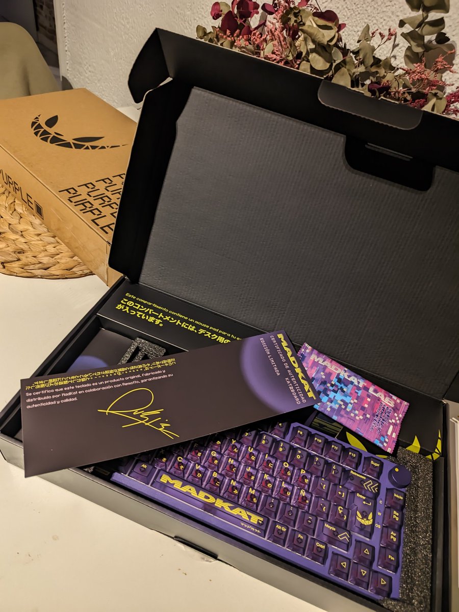 ManuButron's tweet photo. Tremenda locura de teclado. Madkat approves ����🏻 @Rubiu5 https://t.co/sH2Rm1OTfV