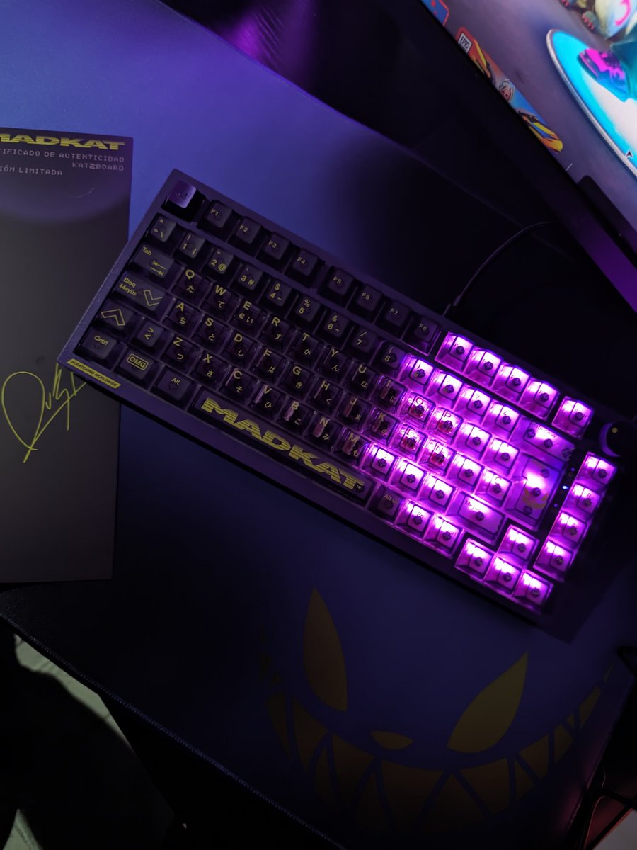 ManuButron's tweet photo. Tremenda locura de teclado. Madkat approves ����🏻 @Rubiu5 https://t.co/sH2Rm1OTfV
