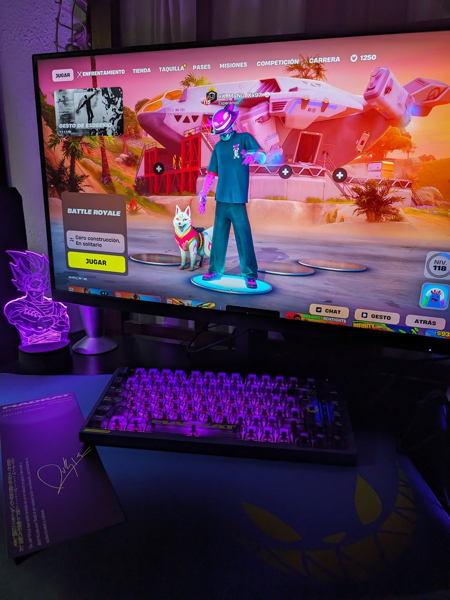 ManuButron's tweet photo. Tremenda locura de teclado. Madkat approves ����🏻 @Rubiu5 https://t.co/sH2Rm1OTfV