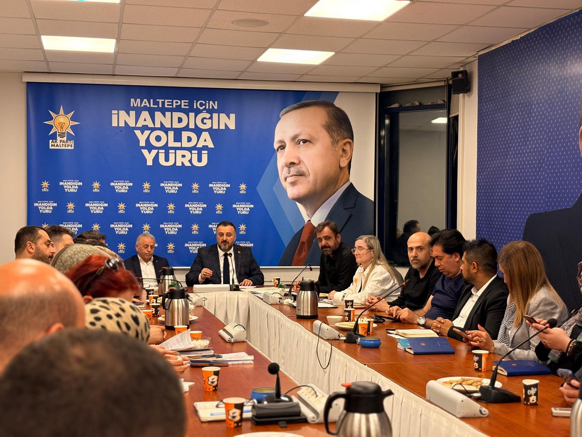 Behadir's tweet photo. AK Parti Maltepe İlçe Başkanlığı olarak haftalık olağan toplantımızı gerçekleştirerek ilçemiz adına istişarelerde bulunduk. Birlik ve beraberlik içerisinde çalışmalarımıza kararlılıkla devam ediyoruz. 🇹🇷 https://t.co/yw0fNqF3qs