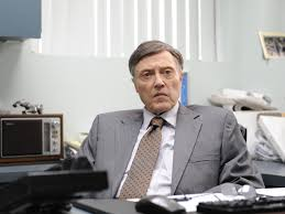AzvAdv's tweet photo. SABIA QUE JÁ EXISTE UM DARK HORSE? 
Não estou falando da música da Katy Perry e sim de um dos filmes mais depressivos de Todd Solondz. 
Abe, um homem na casa dos 30 preso na adolescência, vive com os pais, coleciona brinquedos e tenta conquistar Miranda, tão perdida quanto ele. https://t.co/qtA6QMpczX