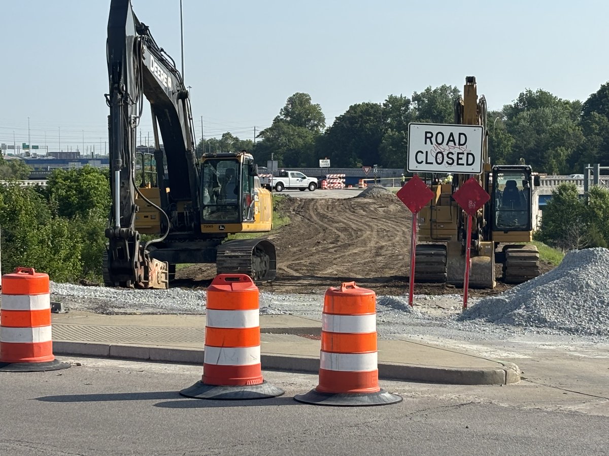 I65SE's tweet photo. Crews are working along Virginia Avenue and Calvary Street to remove the closed ramp connecting the two roadways. Drivers and pedestrians should expect increased activity in the area over the next month as work continues. 

Sign up for updates at https://t.co/bpoy0k96ud. https://t.co/81OcWwcPtq