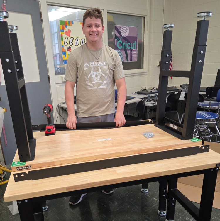 RockwoodTigers1's tweet photo. Recent graduate and soon to be Army Reservist Nick Kimla came back to help assemble work tables for our Fab Lab Makerspace #RHS #cte #BioSTEM https://t.co/PFUM7cLpPI