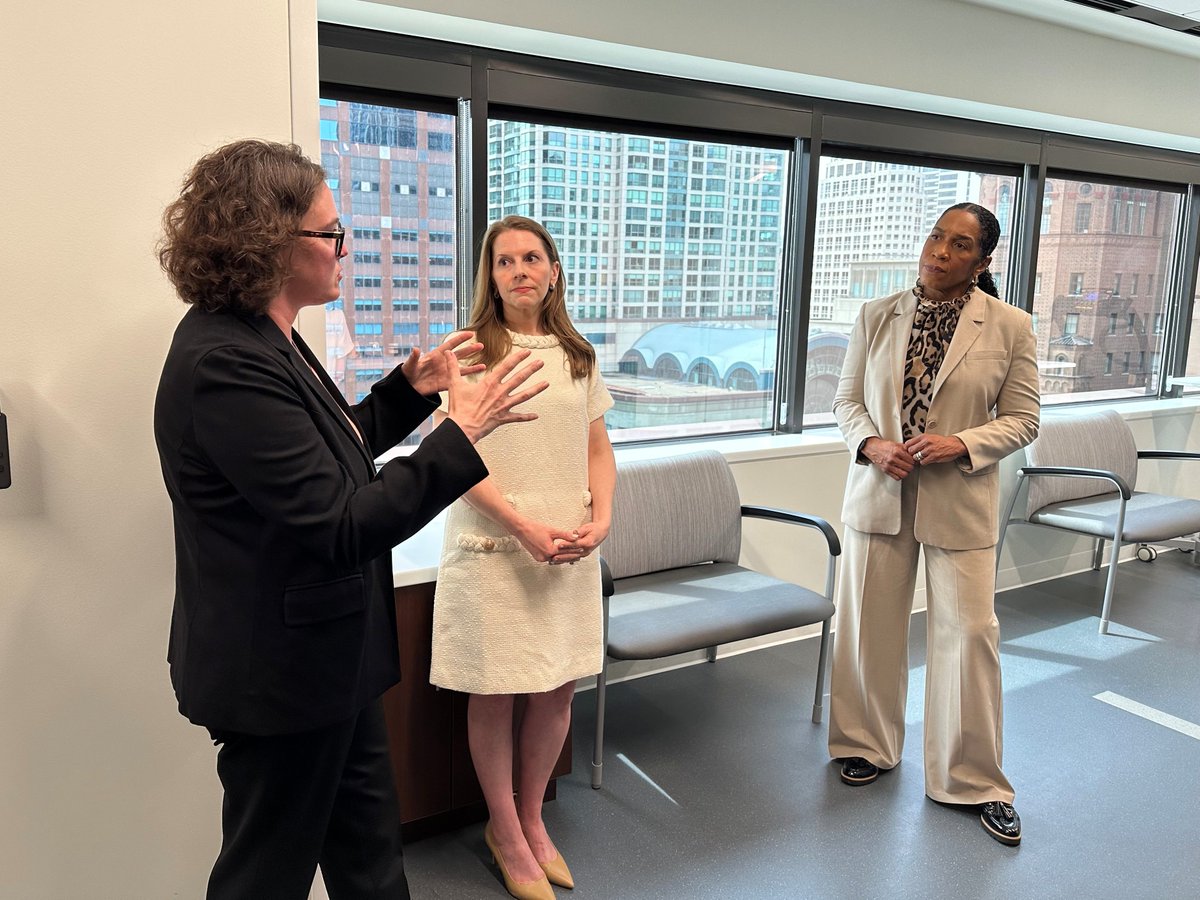 NorthwesternGR's tweet photo. Thank you, @LtGovStratton, for an engaging conversation around the IL Healthspan Initiative at Northwestern’s Human Longevity Lab. IL is at the epicenter to drive innovation and new discoveries in healthspan science, economic development, and aging equity. https://t.co/sIBzZri7W2