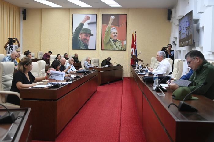 CncaAzcuba's tweet photo. El Presidente @DiazCanelB destacó, este 18-mayo,  prioridades trazadas por Dirección de #Cuba, como preparación para la defensa, llevar el Programa Económico y Social para 2026, producción de alimentos, estabilizac. del SEN,  generación de divisas y estabilización macroeconómica https://t.co/ReX9EKXiFC