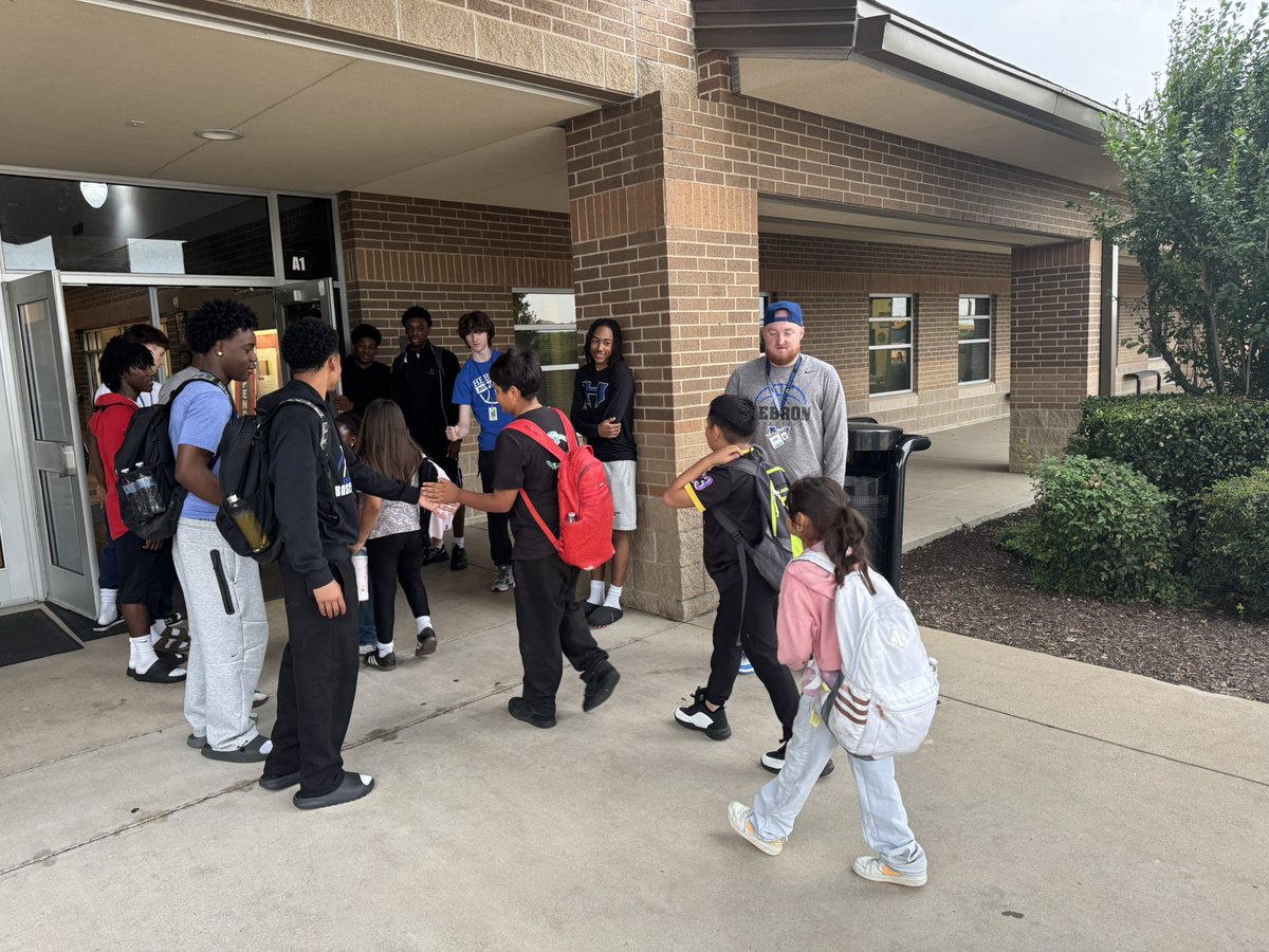 HebronHawksBB's tweet photo. Mornings like THIS 🔥☀️
Rolling up to Independence Elementary to greet these incredible students = pure energy.

Here’s to high-fives, good vibes, and reminding each other that a little kindness goes a long way.

Let’s go, Hawks 🦅

#LoveWins https://t.co/FfnGkEsTK9